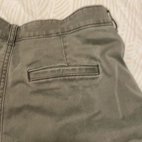Express Pleated high rise shorts - Picture 5 of 5